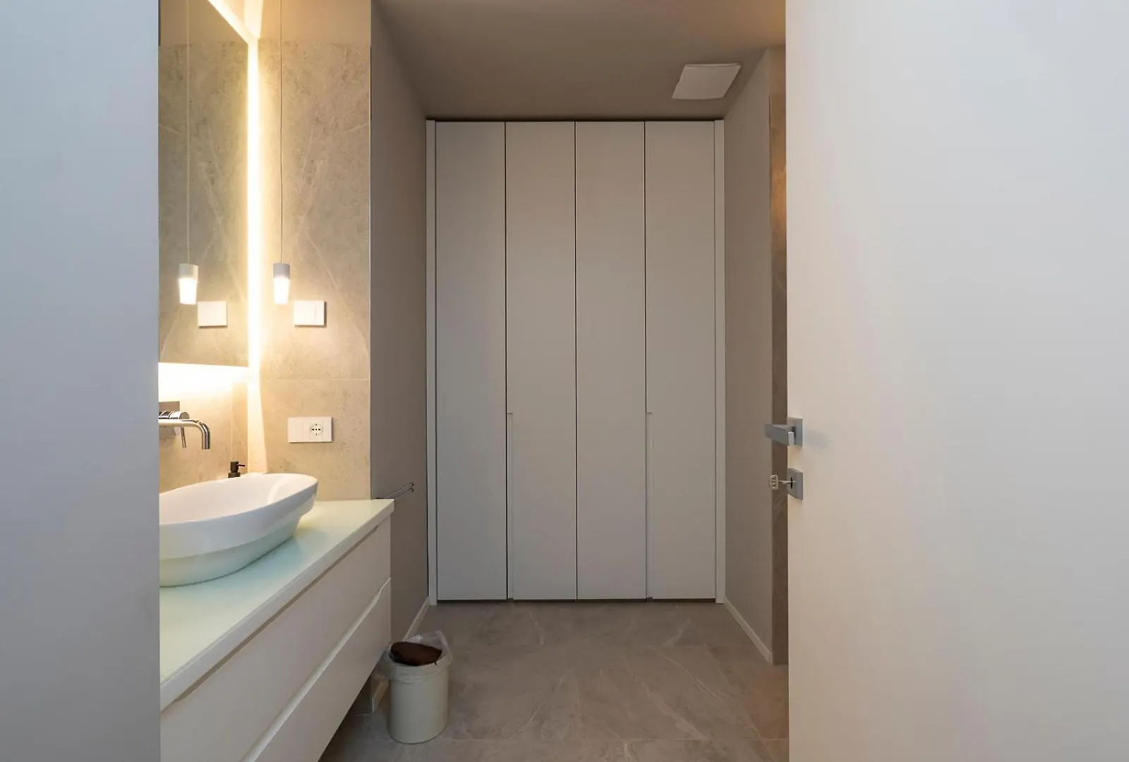 Xenia Apartments - Modern Suite In Sant'Ambrogio Milán 0*,  Itálie